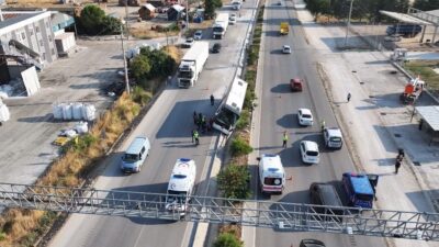 Bucak ilçesinde meydana gelen trafik kazasında, Ukraynalı turistleri taşıyan bir