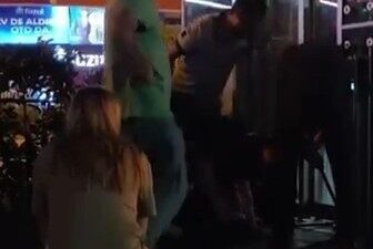Bursa’nın Osmangazi ilçesinde Şehreküstü İstasyonu’nda mahsur kalan 2 genç, itfaiye