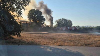 Bursa’da bir depo ile tarım arazilerinde meydana gelen yangın, itfaiye