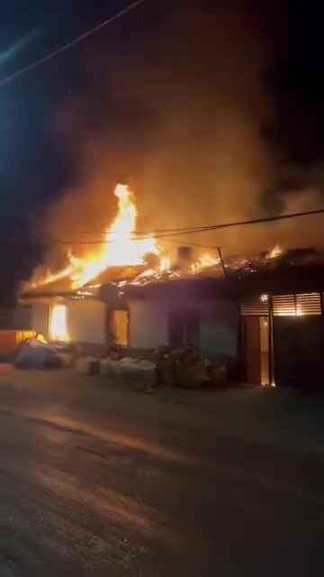 Bursa’nın Karacabey ilçesinde bir evde meydana gelen yangın korku dolu