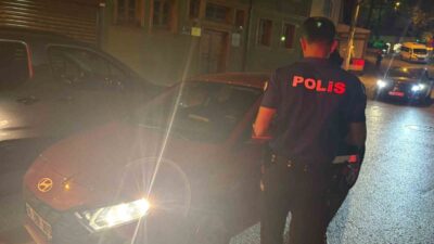 Bursa’da, Osmangazi ve Yıldırım ilçelerinde gerçekleştirilen ‘Huzur’ operasyonunda polis ekipleri,