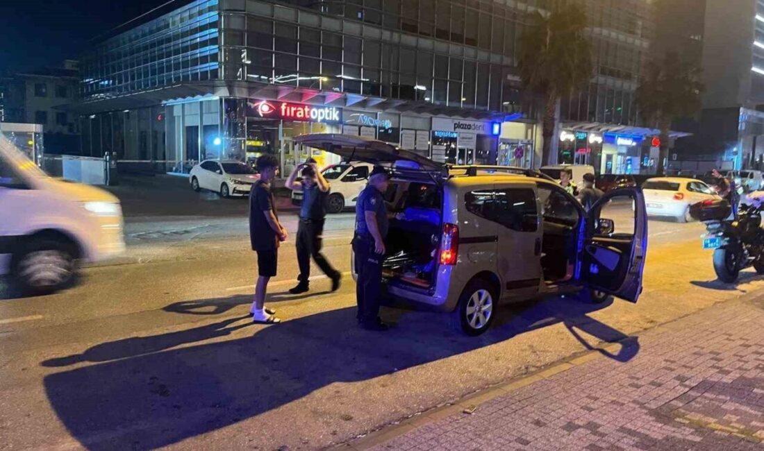 Bursa’da emniyet güçleri tarafından gerçekleştirilen huzur uygulamasında 2 bin 468