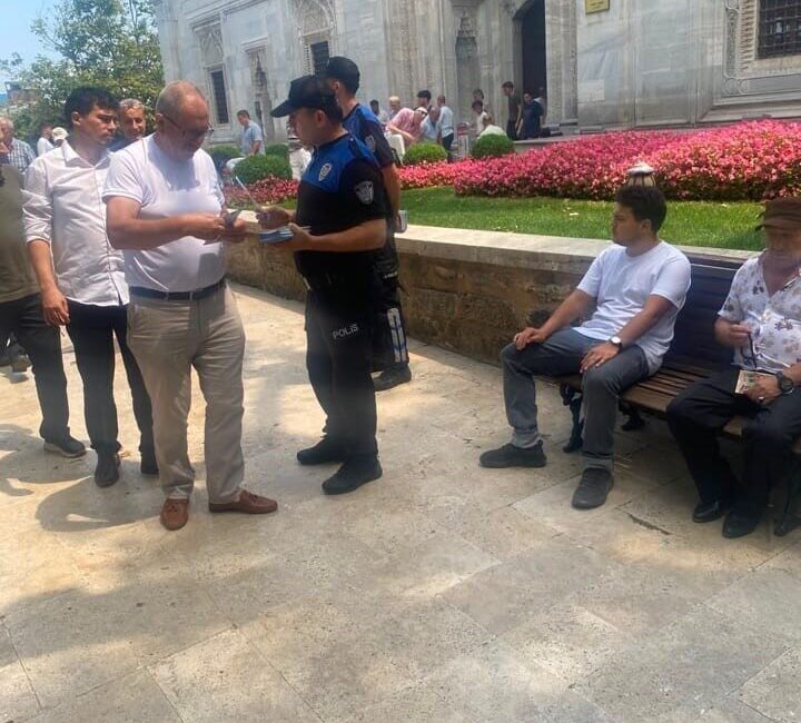 Bursa’da polis ekipleri, Yıldırım ilçesinde bulunan Yeşil Camii’nde cuma namazı