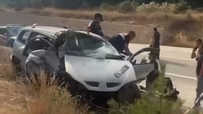 Bursa’nın Keles ilçesinde bir sürücü, rahatsızlanan eşini hastaneye yetiştirmeye çalışırken