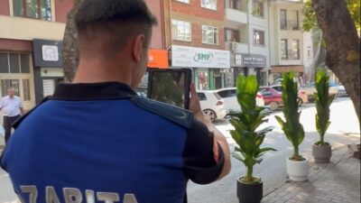 İnegöl Belediyesi Zabıta Müdürlüğü’nün ekipleri, şehirdeki ana caddelerde faaliyet gösteren