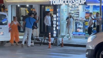 Eskişehir’in Tepebaşı ilçesinde, bir bireyin aracından inip kaldırımda bulunan bir