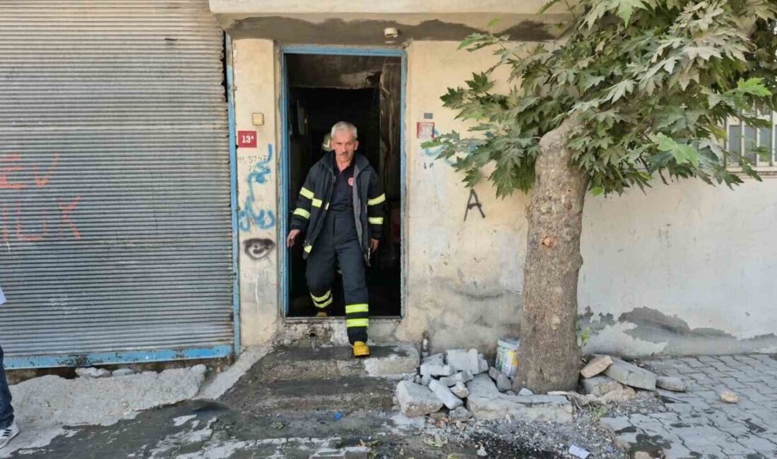 Adıyaman’ın Fatih Mahallesi Vatan Caddesi’ndeki bir evde çıkan yangın, çamaşır