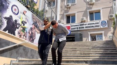 Fatih ilçesinde bulunan tarihi Gazi Atik Ali Paşa Camii’ne öğle