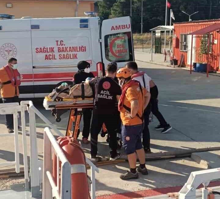 Çanakkale Boğazı’nda Filipinler vatandaşı olan bir personel, kalp krizi geçirdiği