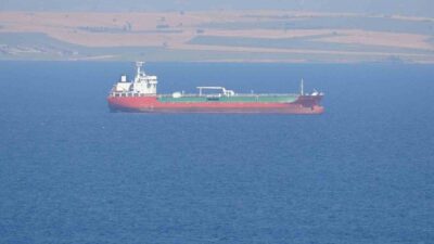 Çanakkale Boğazı’ndan geçmekte olan 119 metre uzunluğundaki ‘HAVVA ANA’ adlı