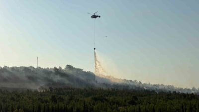 Çanakkale’nin Bayramiç ilçesinde ormanlık alanda çıkan yangına müdahale devam ediyor.
