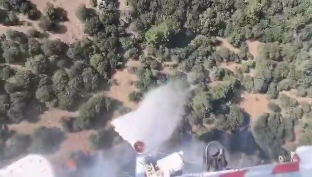 Çanakkale’nin Bayramiç ilçesindeki ormanlık alanda çıkan yangına ekiplerin hava ve