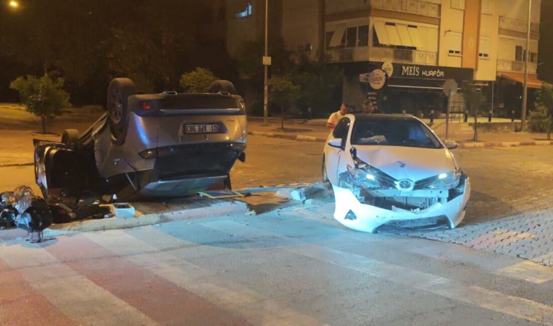 Antalya’nın Muratpaşa ilçesinde, kavşakta meydana gelen ve bir otomobilin çarpışmanın