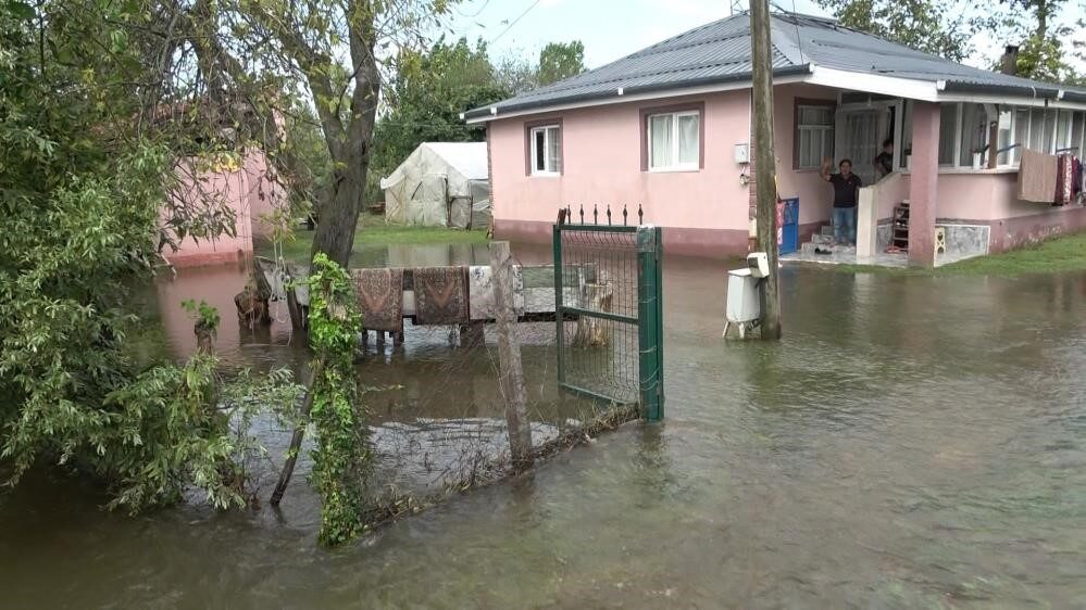Çarşamba ilçesinde etkili olan şiddetli yağışlar sonucu evler ve tarım