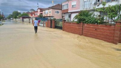 Çaycuma ilçesine bağlı Güzeloğlu Mahallesi’nde yaşanan şiddetli yağışlar sonucu meydana