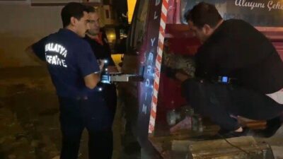 Malatya’nın Yeşilyurt ilçesinde, bir çekicinin kasasına sıkışan kedi, itfaiye ekiplerinin