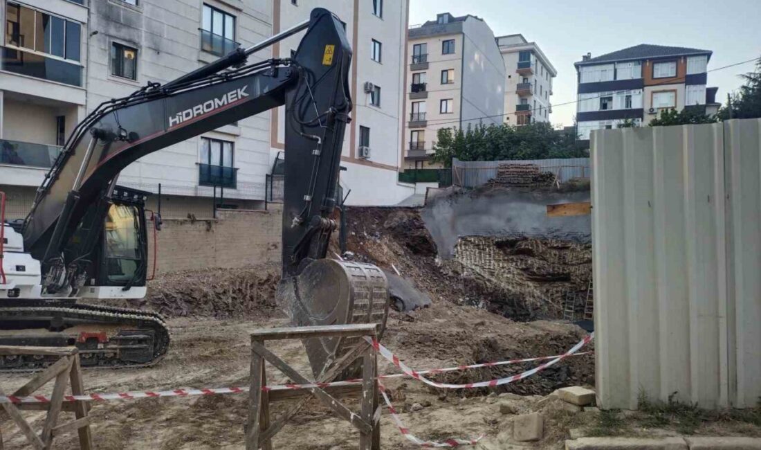 Çekmeköy’de, temel kazısı yapılan bir inşaatın istinat duvarının çökmesi sonucu
