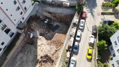 Çekmeköy ilçesinde bulunan bir inşaatın dün akşam saatlerinde istinat duvarı