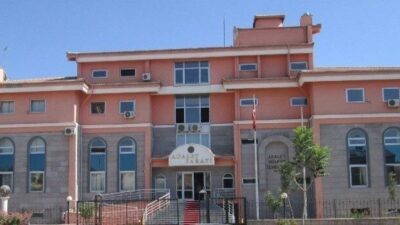 Adıyaman’ın Gölbaşı ilçesinde farklı suçlardan aranan bir kadın, polis tarafından