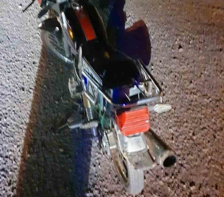 Antalya’nın Gazipaşa ilçesinde, plakasız bir motosiklet sürücüsünün gece saatlerinde egzozundan