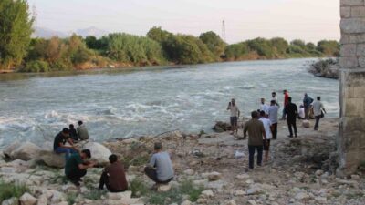 Adana’da, Ceyhan Nehri’nde serinlemek için suya giren 2 çocuk akıntıya