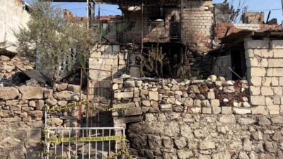 İzmir’in Çiğli ilçesinde, Şirintepe Mahallesi 8424/3 Sokak’ta bulunan tek katlı