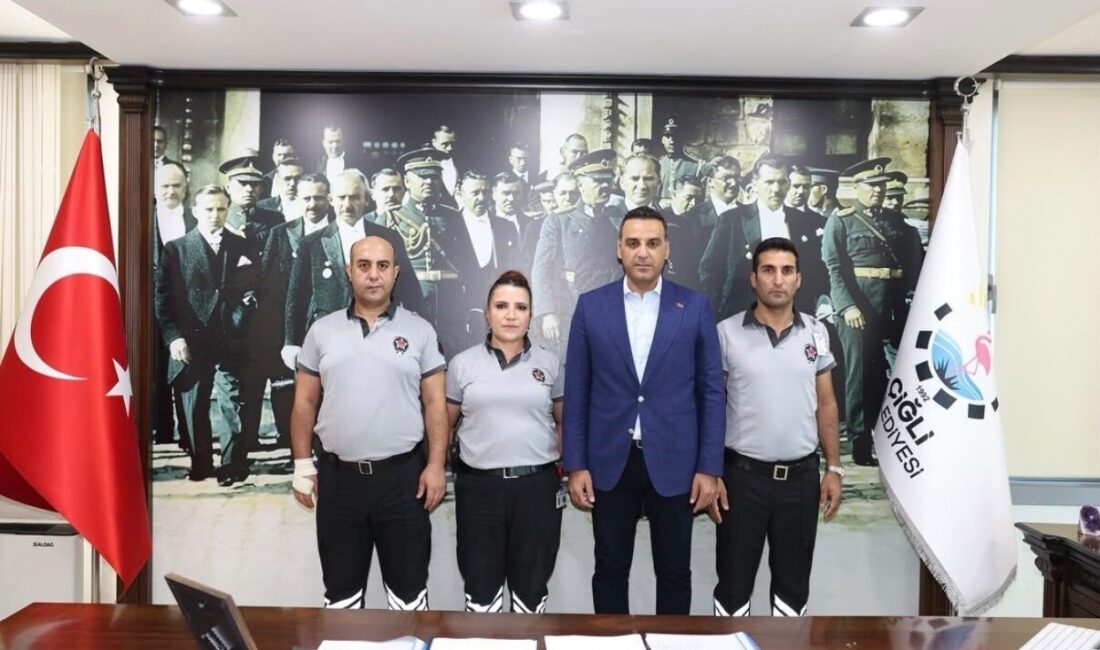 Çiğli Belediye Başkanı Onur Emrah Yıldız, park halindeki boş makam