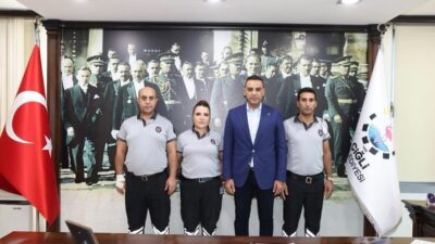 Çiğli Belediye Başkanı Onur Emrah Yıldız, park halindeki boş makam