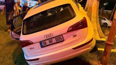 Ayvalık ilçesinde yaşanan kaza, sürücünün direksiyon kontrolünü kaybetmesi sonucu gerçekleşti.
