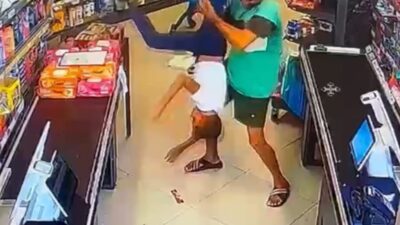 Mersin’de bir markette 11 yaşındaki çocuğu şiddetli bir şekilde darp