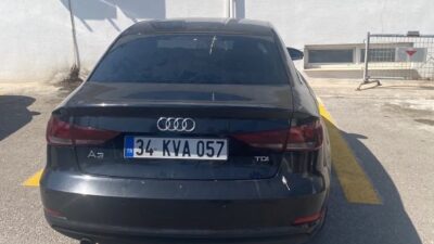 Mersin’de bir otomobil ile motosikletin çarpıştığı kaza sonrasında aracın üzerine