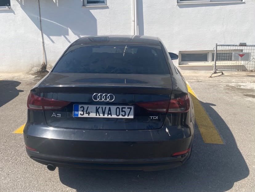 Mersin’de bir otomobil ile motosikletin çarpıştığı kaza sonrasında aracın üzerine