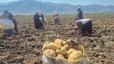 Afyonkarahisar’ın Dinar ilçesinde bulunan Çölovası bölgesinde 2 kasaba ve 14