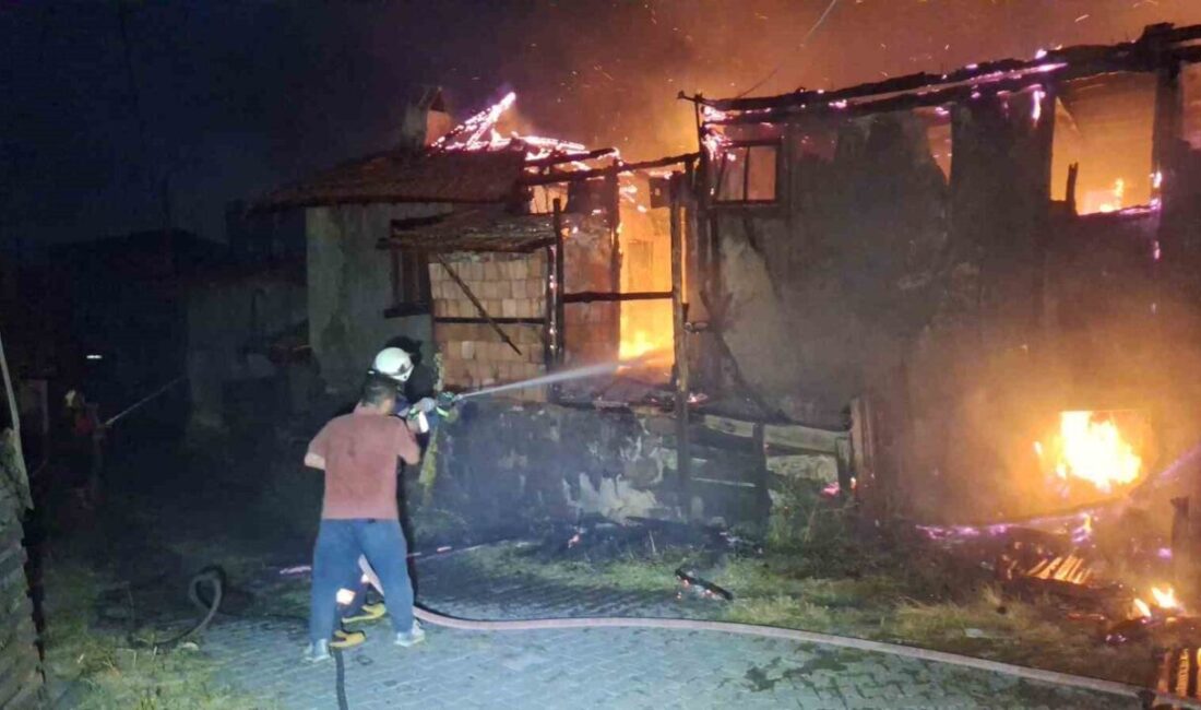 Çorum İskilip ilçesinde meydana gelen yangın sonucunda iki ev kullanılamaz