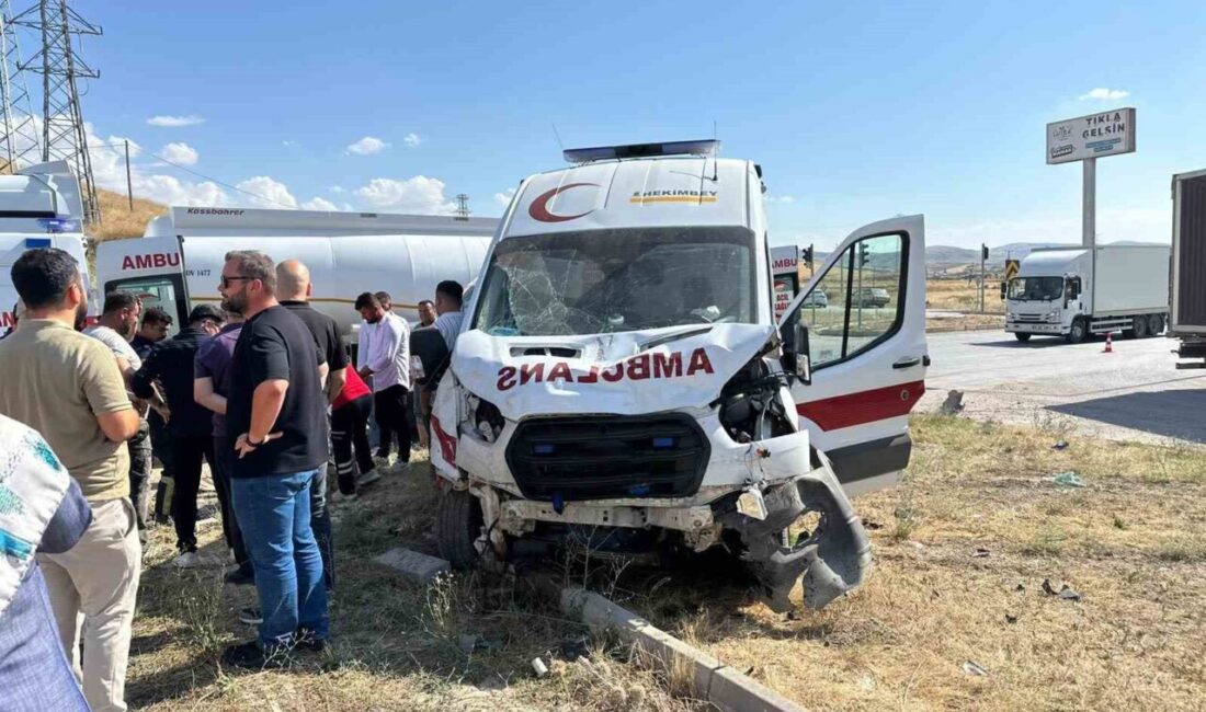 Çorum’un Sungurlu ilçesinde meydana gelen kazada, bir cip ile ambulansın