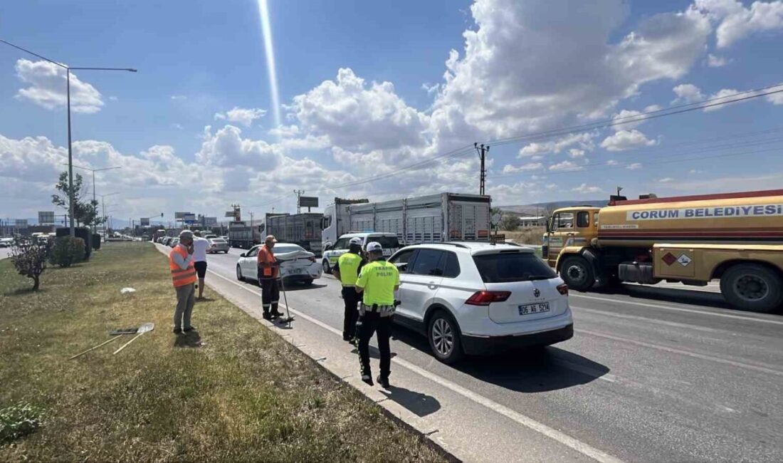 Çorum’da bir cipin otomobile arkadan çarpması sonucu meydana gelen trafik