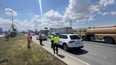 Çorum’da bir cipin otomobile arkadan çarpması sonucu meydana gelen trafik