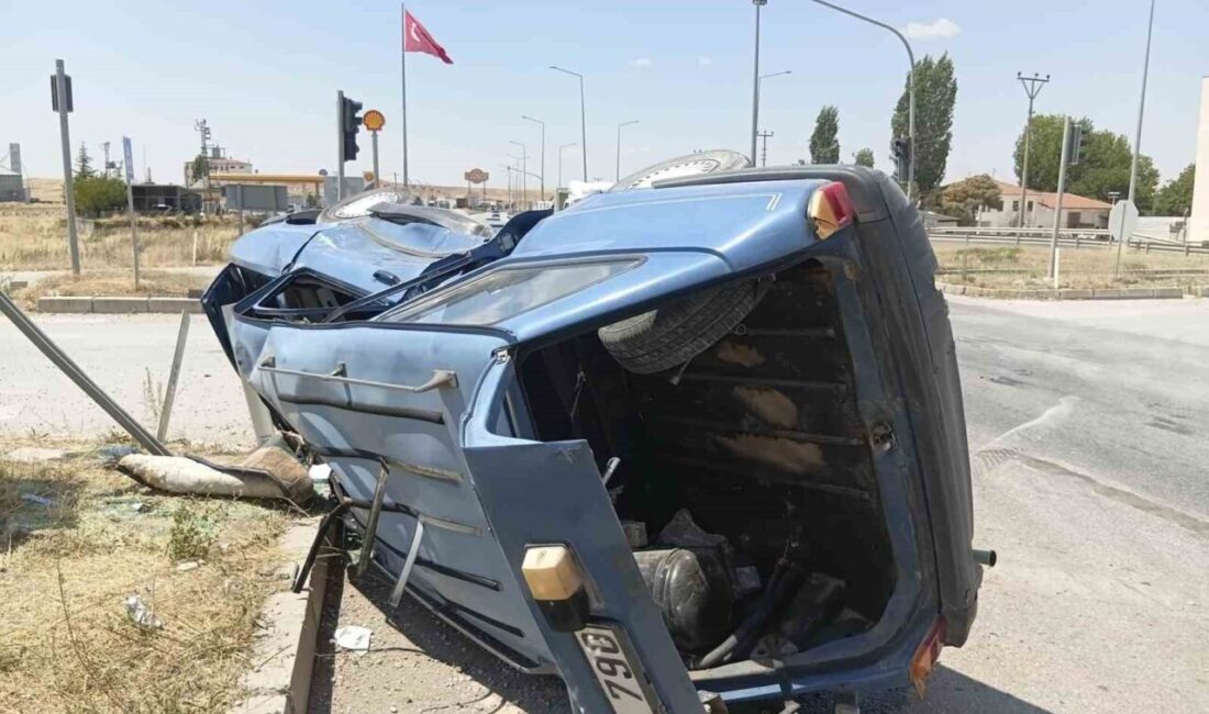 Çorum’un Sungurlu ilçesinde meydana gelen trafik kazasında iki otomobil çarpıştı