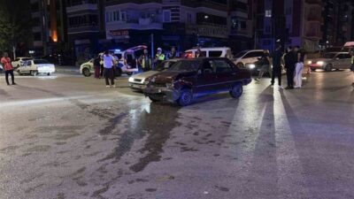 Çorum merkezinde meydana gelen trafik kazasında, Akşemseddin Caddesi’nde iki aracın