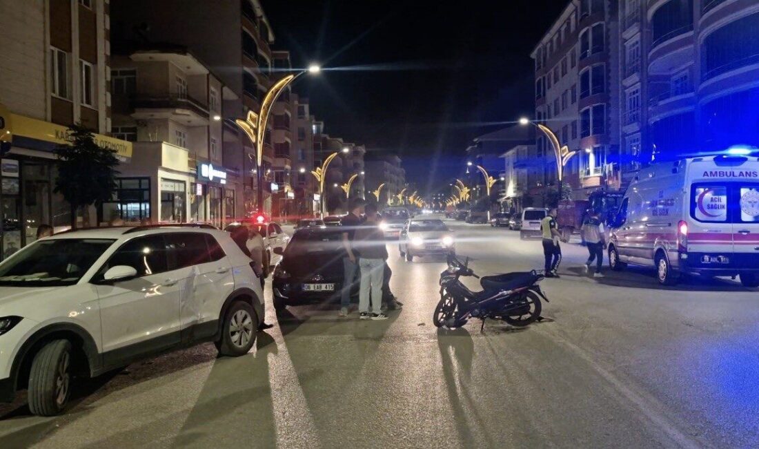 Çorum’un Alaca ilçesinde, U dönüşü yapmakta olan bir otomobile çarpan