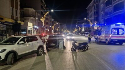 Çorum’un Alaca ilçesinde, U dönüşü yapmakta olan bir otomobile çarpan