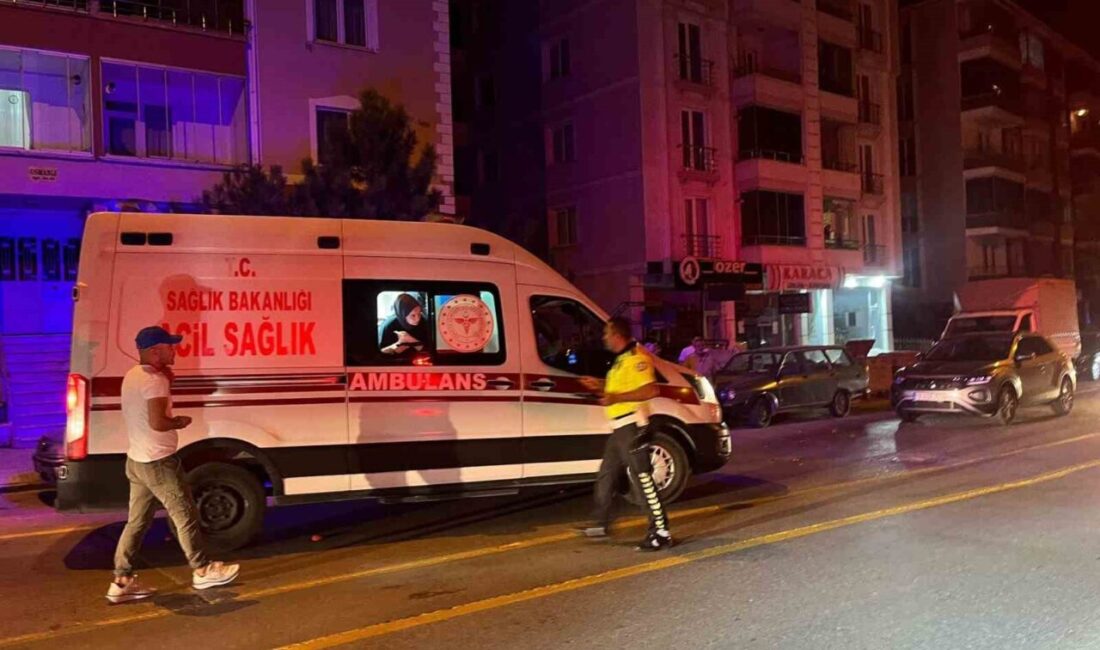 Çorum’da bir yaya, yolun karşısına geçmeye çalışırken bir otomobilin çarpması