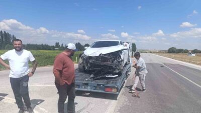 Çorum’un Alaca ilçesinde pikap ile otomobilin çarpışması sonucunda meydana gelen