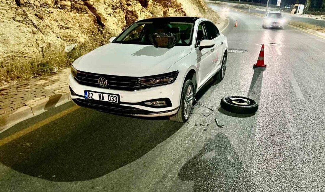 Adıyaman’da, İndere TOKİ Yolu üzerindeki açık çukura giren 4 aracın