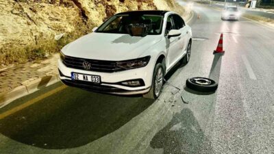 Adıyaman’da, İndere TOKİ Yolu üzerindeki açık çukura giren 4 aracın