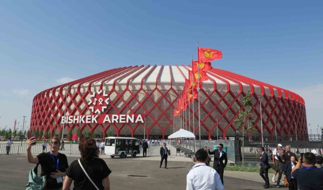 Bişkek Arena’da düzenlenen 6. Göçebe Oyunları Açılış Töreni’nde, Türkiye kortejini