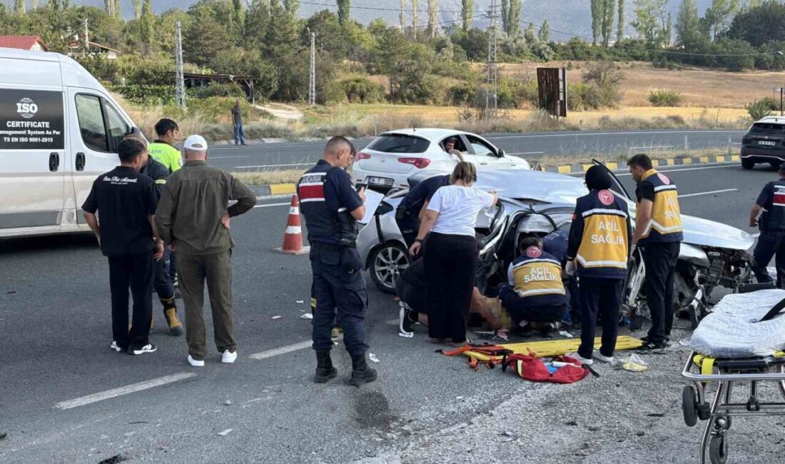 Kastamonu’nun Tosya ilçesinde meydana gelen trafik kazasında, bir otomobilin su