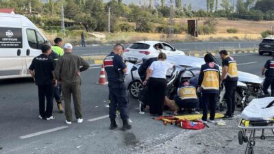 Kastamonu’nun Tosya ilçesinde meydana gelen trafik kazasında, bir otomobilin su