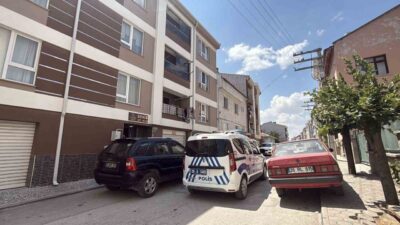Eskişehir’de bulunan üç katlı bir apartmanın birinci katındaki dairenin penceresinde