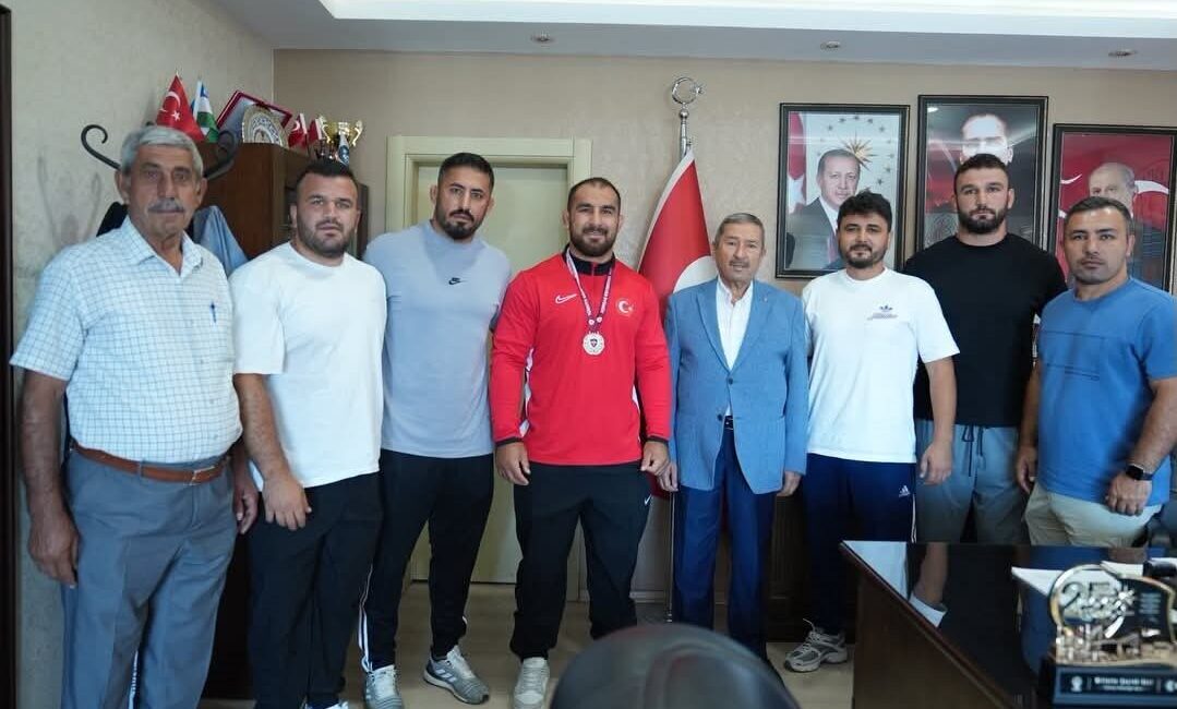 Darende Belediye Başkanı Alican Bozkurt, Dünya Şampiyonu Feyzullah Aktürk’ü 73.